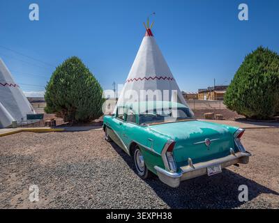 Wigwam Village #6, erbaut 1950, geschlossen 1974, restauriert und wieder eröffnet 1988 an der Route 66 in Holbrook Arizona USA Stockfoto