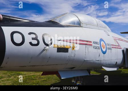 Nahaufnahme eines Cockpits einer historischen McDonnell CF-101B Voodoo-Kampfflugzeug der kanadischen Streitkräfte im Comox Air Force Museum auf Vancouver Island. Stockfoto