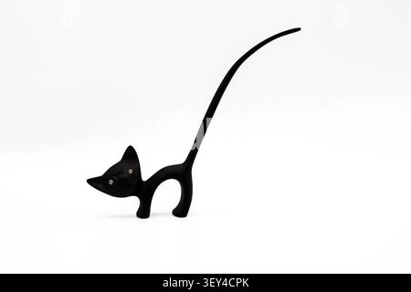 Back-Katzen-Figur isoliert auf weißem Hintergrund Stockfoto