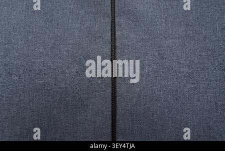 Graue Textil-Tasche mit vertikalem Reißverschluss Stockfoto