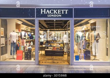 Außenansicht eines Bekleidungsgeschäfts von Hackett London. London, UK, 29. Juni 2023 Stockfoto