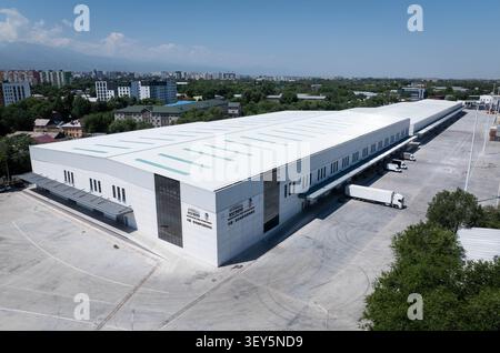 (260702) -- ALMATY, July 2, 2026 (Xinhua) -- An aerial drone photo taken on June 10, 2026 shows a view of the Kazakhstani land port for Xi'an in Almaty, Kazakhstan.  In November 2013, the first Chang'an China-Europe freight train departed from Xi'an to Almaty in Kazakhstan, making the two cities ever since become key transit hubs along Asia-Europe transportation route.    Since the first China-Central Asia Summit held in 2023, China and Kazakhstan have innovated their modes of cooperation by launching modern logistics facilities in each other's territories.   The trade volume between the two c Stockfoto