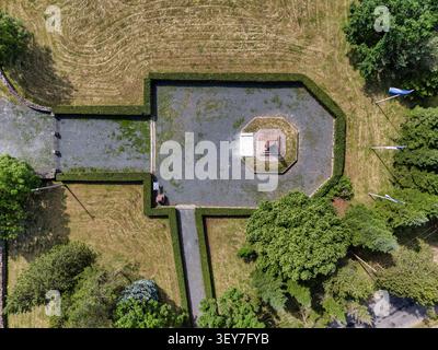 Drohnenansicht des Jõelähtme Unabhängigkeitsdenkmals in Estland Stockfoto