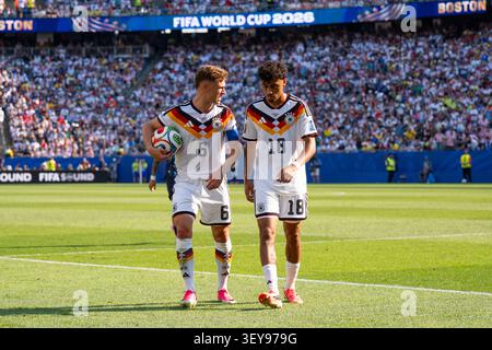 Joshua Kimmich (Deutschland, 6) diskutiert mit Nathaniel Brown (Deutschland, 18) FIFA Fussball-Weltmeisterschaft 2026: Deutschland gegen Paraguay 29. Juni 2026, FIFA Fussball-Weltmeisterschaft 2026: Deutschland gegen Paraguay (Runde der 32) im Boston Stadium in Foxborough, Massachusetts, USA Credit: HMB Media/Alamy Live News Stockfoto