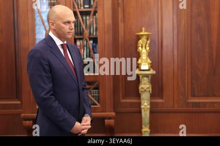 Moscow, Russia. 02nd July, 2026. Kaliningrad Region Governor Alexei Besprozvannykh, waits for the arrival of Russian President Vladimir Putin, for a one-on-one meeting at the Kremlin, July 2, 2026 in Moscow, Russia. Credit: Gavriil Grigorov/Russian Government/Alamy Live News Stockfoto