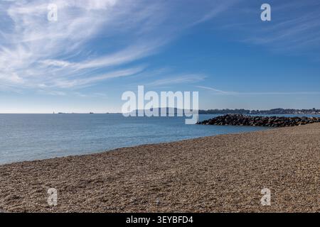 Der Strand und die Küste von Weymouth, an einem sonnigen Frühlingstag Stockfoto