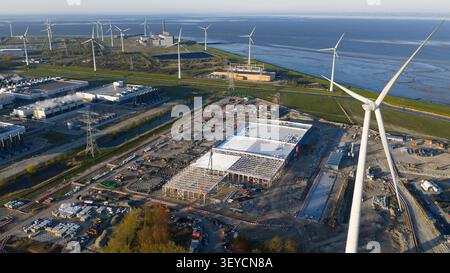 Eemshaven, Groningen, Niederlande - 21. April 2026: Luftaufnahme des wachsenden Google-Rechenzentrums in Eemshaven mit hyperskaligen digitalen Infrast Stockfoto