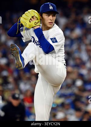 Los Angeles, Usa. Juli 2026. Los Angeles Dodgers Starting Pitcher Roki Sasaki wird am Donnerstag, den 2. Juli 2026, im ersten Inning im Dodger Stadium in Los Angeles gegen die San Diego Padres ausliefern. Foto: Jim Ruymen/UPI Credit: UPI/Alamy Live News Stockfoto