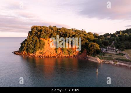 Das legendäre Ness in Shaldon in der Abenddämmerung. Stockfoto
