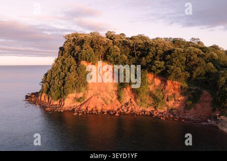 Das legendäre Ness in Shaldon in der Abenddämmerung. Stockfoto