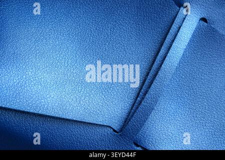 Blaue strukturierte Ledertasche mit Nahaufnahme als Hintergrund Stockfoto