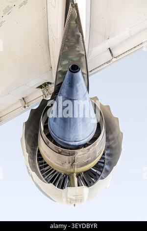 Ich schaue direkt auf einen kommerziellen Jet-Motor Stockfoto