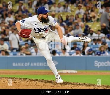 Los Angeles, Usa. Juli 2026. Alex Vesia liefert im siebten Inning gegen die San Diego Padres im Dodger Stadium in Los Angeles am Donnerstag, den 2. Juli 2026. Foto: Jim Ruymen/UPI Credit: UPI/Alamy Live News Stockfoto