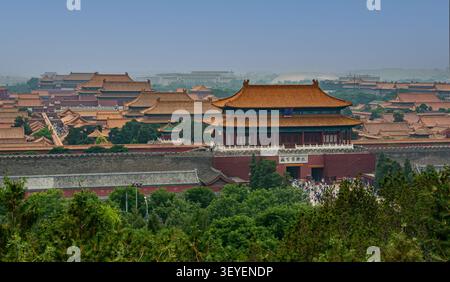 Eintritt in die Verbotene Stadt, den Palast des Kaisers in Peking. Blick von oben, von der Seite Stockfoto