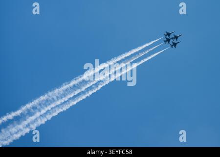 Washington, Usa. Juli 2026. Ein Air Force Thunderbird Geschwader tritt während eines Trainings vor dem Ereignis „Salute to America“ auf, das am Freitag, den 3. Juli in Washington, DC, USA, zum 250. Jahrestag des Landes stattfindet. 2026. die USA werden eine Reihe von Veranstaltungen in der National Mall veranstalten, um das 250-jährige Bestehen des Landes zu feiern. Foto: Aaron Schwartz/UPI Credit: UPI/Alamy Live News Stockfoto