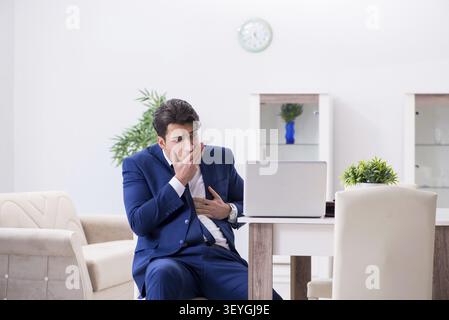 Bankrotten Geschäftsmann, Herzinfarkt, zu Hause Stockfoto