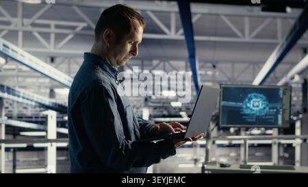 Der Administrator eines Rechenzentrums verwendet einen Laptop, um ein KI-Dashboard zu überprüfen und dabei mit KI-Technologie und Hochleistungssystemen zu arbeiten. Stockfoto