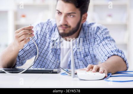Frustriert junger Mann wegen der schwachen Internet Empfang Stockfoto