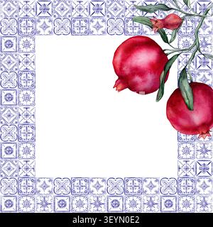 Quadratischer Rahmen aus traditionellen portugiesischen Azulejo-Fliesen und Granatapfelbranche. Blaues Mittelmeer, spanische Keramiktraditionen. Handgezeichnetes Aquarell Stockfoto