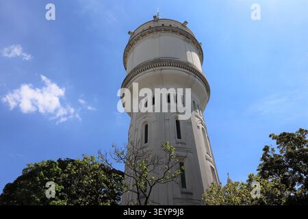 Der Wasserturm Montmartre, 1835 erbaut, im Stadtteil Montmartre in Paris, Frankreich. Stockfoto