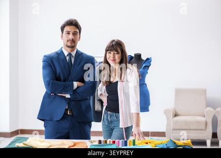 Professionelle maßgeschneiderte Messungen für Anzug Stockfoto