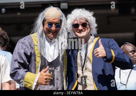 Philadelphia, Usa. Juli 2026. Die Fans von Dressed Up nehmen am 4. Juli 2026 das Achtelfinale zwischen Frankreich und Paraguay bei der FIFA Fussball-Weltmeisterschaft 2026 im Philadelphia Stadium in Philadelphia, Pennsylvania, USA, teil. (Foto: Lev Radin/SIPA USA) Credit: SIPA USA/Alamy Live News Stockfoto