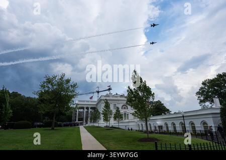 Washington, United States Of America. 04th July, 2026. A United States Air Force Thunderbirds squadron flies over the White House during the Salute to America Semiquincentennial celebration in Washington, DC, USA, on Saturday, July 4, 2026. Credit: Aaron Schwartz/Pool/Sipa USA Credit: Sipa USA/Alamy Live News Stockfoto