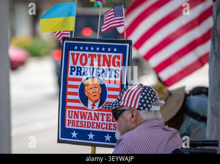 Santa Barbara, California, USA. 4th July, 2026. Protestors gather to denouce President Trump and his administration on the nation's 250th anniversary of the Declaration of Independence. (Credit Image: © PJ Heller/ZUMA Press Wire) EDITORIAL USAGE ONLY! Not for Commercial USAGE! Stockfoto