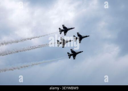 Washington, Usa. Juli 2026. Die Thunderbirds der US Air Force treten am 4. Juli 2026 während des Unabhängigkeitstages „Salute to America“ in der National Mall in Washington, DC, auf. Die Nation begeht den 250. Jahrestag der Unabhängigkeitserklärung der Vereinigten Staaten. Foto: Bonnie Cash/UPI Credit: UPI/Alamy Live News Stockfoto
