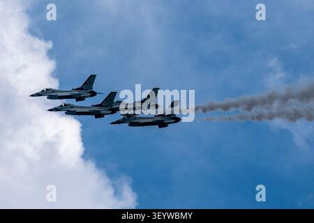 Washington, Usa. Juli 2026. Die Thunderbirds der US Air Force treten am 4. Juli 2026 während des Unabhängigkeitstages „Salute to America“ in der National Mall in Washington, DC, auf. Die Nation begeht den 250. Jahrestag der Unabhängigkeitserklärung der Vereinigten Staaten. Foto: Bonnie Cash/UPI Credit: UPI/Alamy Live News Stockfoto
