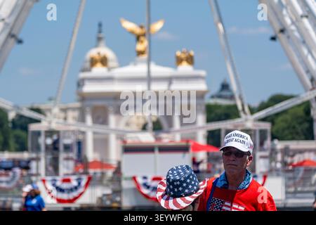 Washington, United States. 04th July, 2026. People attend the Great American State Fair on the National Mall, in Washington. Credit: SOPA Images Limited/Alamy Live News Stockfoto