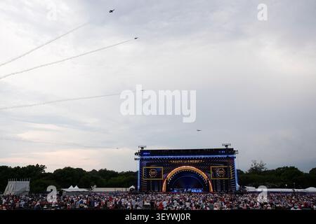 Washington, United States. 04th July, 2026. USAF fly over during the 250th Independence Day Celebration near Washington Monument in Washington on July 4, 2026.Photo by Yuri Gripas/ABACAPRESS.COM Credit: Abaca Press/Alamy Live News Stockfoto