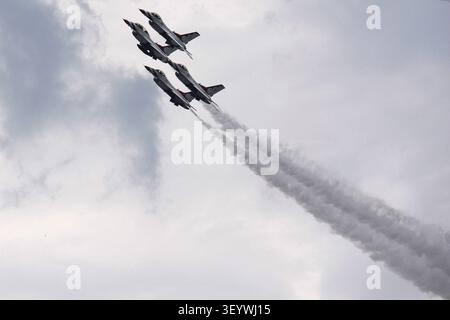 Washington, United States. 04th July, 2026. USAF fly over during the 250th Independence Day Celebration near Washington Monument in Washington on July 4, 2026.Photo by Yuri Gripas/ABACAPRESS.COM Credit: Abaca Press/Alamy Live News Stockfoto