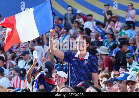 Philadelphia, United States. 04th July, 2026. Supporters attends the game between France vs Paraguay at the FIFA World Cup in Philadelphia on July 4, 2026. Photo by Charles Guerin/ABACAPRESS.COM Credit: Abaca Press/Alamy Live News Stockfoto