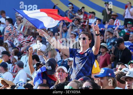 Philadelphia, United States. 04th July, 2026. Supporters attends the game between France vs Paraguay at the FIFA World Cup in Philadelphia on July 4, 2026. Photo by Charles Guerin/ABACAPRESS.COM Credit: Abaca Press/Alamy Live News Stockfoto