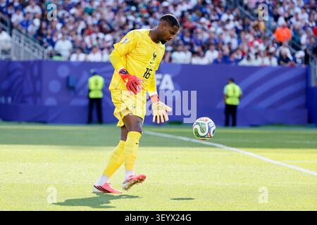 Philadelphia, Etats Unis. 04th July, 2026. France goalkeeper #16 Mike Maignan during the FIFA World Cup 2026, Round of 16 football match between Paraguay and France on July 4, 2026 at Philadelphia Stadium - Lincoln Financial Field in Philadelphia, Pennsylvania, United States - Photo Jean Catuffe/DPPI Credit: DPPI Media/Alamy Live News Stockfoto