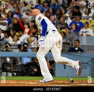 Los Angeles, United States. 04th July, 2026. Los Angeles Dodgers first baseman Freddie Freeman hits a solo home run in the sixth inning against the San Diego Padres at Dodger Stadium in Los Angeles on Saturday, July 4, 2026. Photo by Jim Ruymen/UPI Credit: UPI/Alamy Live News Stockfoto