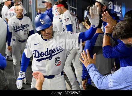 Los Angeles, United States. 04th July, 2026. Los Angeles Dodgers first baseman Freddie Freeman celebrates with teammates in the dugout after hitting a solo home run in the sixth inning against the San Diego Padres at Dodger Stadium in Los Angeles on Saturday, July 4, 2026. Photo by Jim Ruymen/UPI Credit: UPI/Alamy Live News Stockfoto