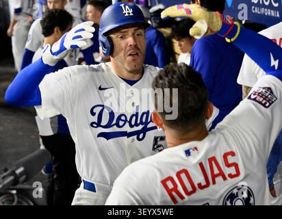 Los Angeles, United States. 04th July, 2026. Los Angeles Dodgers first baseman Freddie Freeman celebrates with teammates in the dugout after hitting a solo home run in the sixth inning against the San Diego Padres at Dodger Stadium in Los Angeles on Saturday, July 4, 2026. Photo by Jim Ruymen/UPI Credit: UPI/Alamy Live News Stockfoto