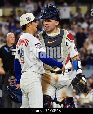 Los Angeles, United States. 04th July, 2026. Los Angeles Dodgers starting pitcher Yoshinobu Yamamoto thanks catcher Dalton Rushing at the end of the seventh inning after striking out 10 in a 3-0 win over the San Diego Padres at Dodger Stadium in Los Angeles on Saturday, July 4, 2026. Photo by Jim Ruymen/UPI Credit: UPI/Alamy Live News Stockfoto