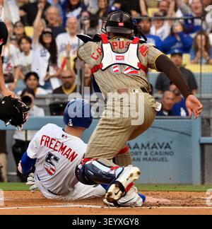 Los Angeles, United States. 04th July, 2026. Los Angeles Dodgers Freddie Freeman is out at the plate on the tag by catcher Luis Campusano after attempting to score from second base in the first inning against the San Diego Padres at Dodger Stadium in Los Angeles on Saturday, July 4, 2026. Photo by Jim Ruymen/UPI Credit: UPI/Alamy Live News Stockfoto