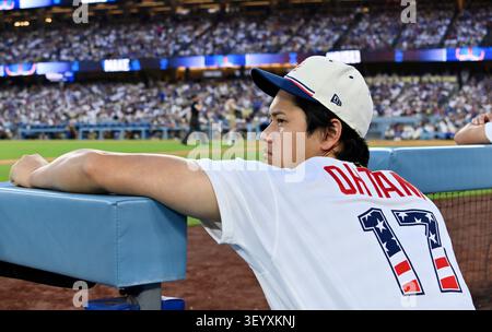 Los Angeles, United States. 04th July, 2026. Los Angeles Dodgers Shohei Ohtani looks on from the dugout during the thirdinning against the San Diego Padres at Dodger Stadium in Los Angeles on Saturday, July 4, 2026. Ohtani was feeling "considerably better" Saturday, after leaving Friday's game in the seventh inning with tight right biceps. Photo by Jim Ruymen/UPI Credit: UPI/Alamy Live News Stockfoto