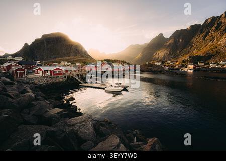 Haus, Strand, Trollfjord, Lofoten, Norwegen Stockfoto