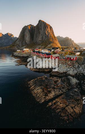 Haus, Strand, Trollfjord, Lofoten, Norwegen Stockfoto
