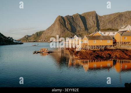 Haus, Strand, Trollfjord, Lofoten, Norwegen Stockfoto