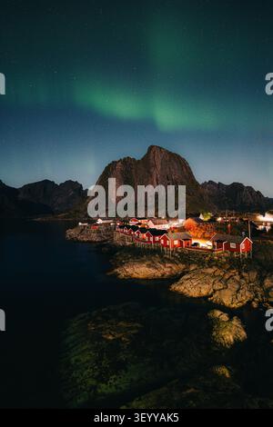 Haus, Strand, Trollfjord, Lofoten, Norwegen Stockfoto