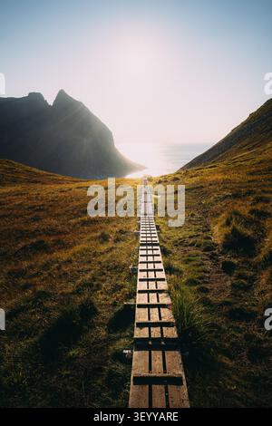 Haus, Strand, Trollfjord, Lofoten, Norwegen Stockfoto