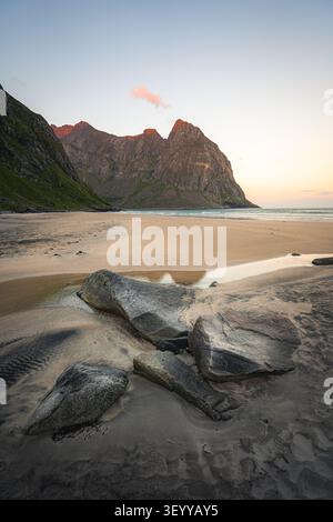 Haus, Strand, Trollfjord, Lofoten, Norwegen Stockfoto