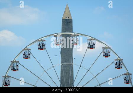 Washington, Usa. Juli 2026. Kampfflugzeuge wie T-38 Talon, F/A-18 Hornet und F-15 Eagle fliegen über dem Riesenrad und dem Washington Monument auf der Great American State Fair, während der Veranstaltung „Salute to America“, die den 250. Unabhängigkeitstag der Nationen in der National Mall feiert, 4. Juli 2026 in Washington, DC Credit: Bill Ingalls/NASA Photo/Alamy Live News Stockfoto