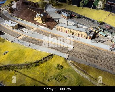 Miniaturbahnhof und Gleise in einem detaillierten Layout Derby's Museum of Making Stockfoto